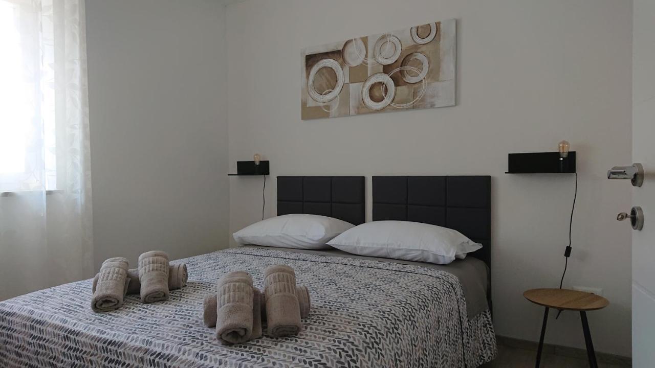 Irena Apartment Крес Екстериор снимка