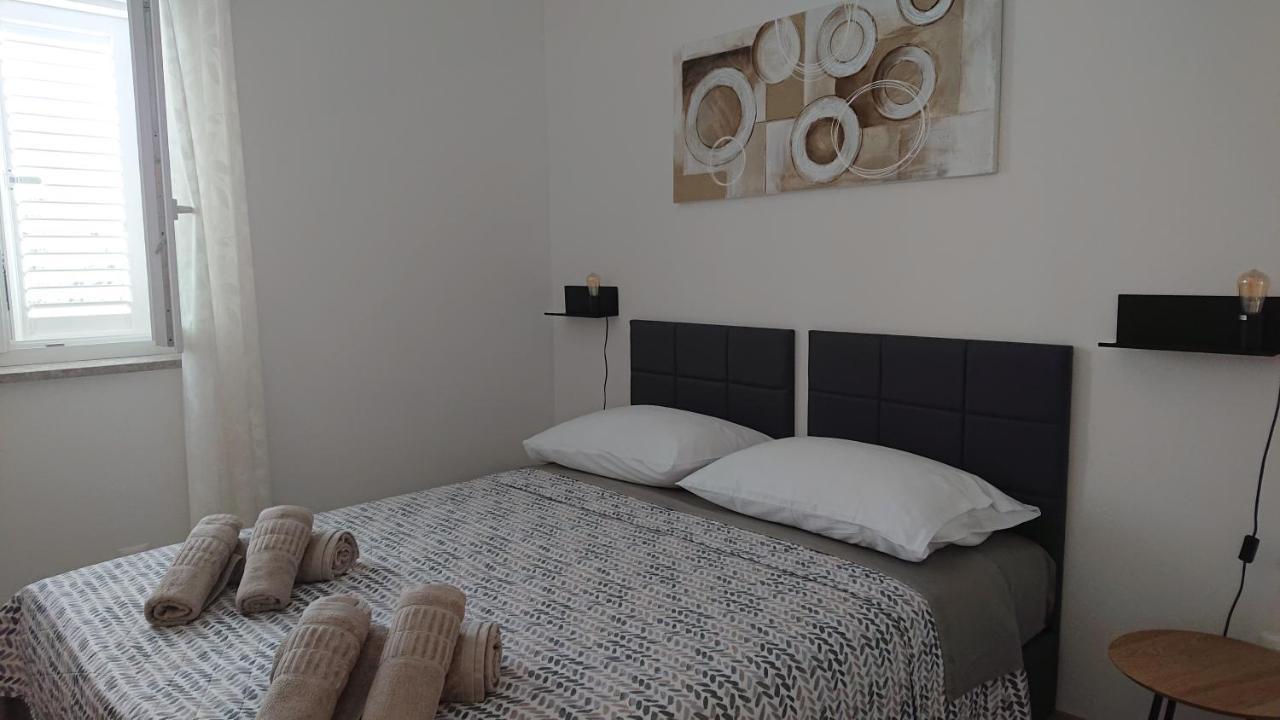 Irena Apartment Крес Екстериор снимка