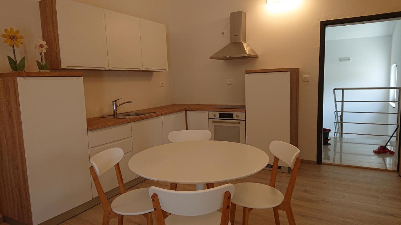 Irena Apartment Крес Екстериор снимка