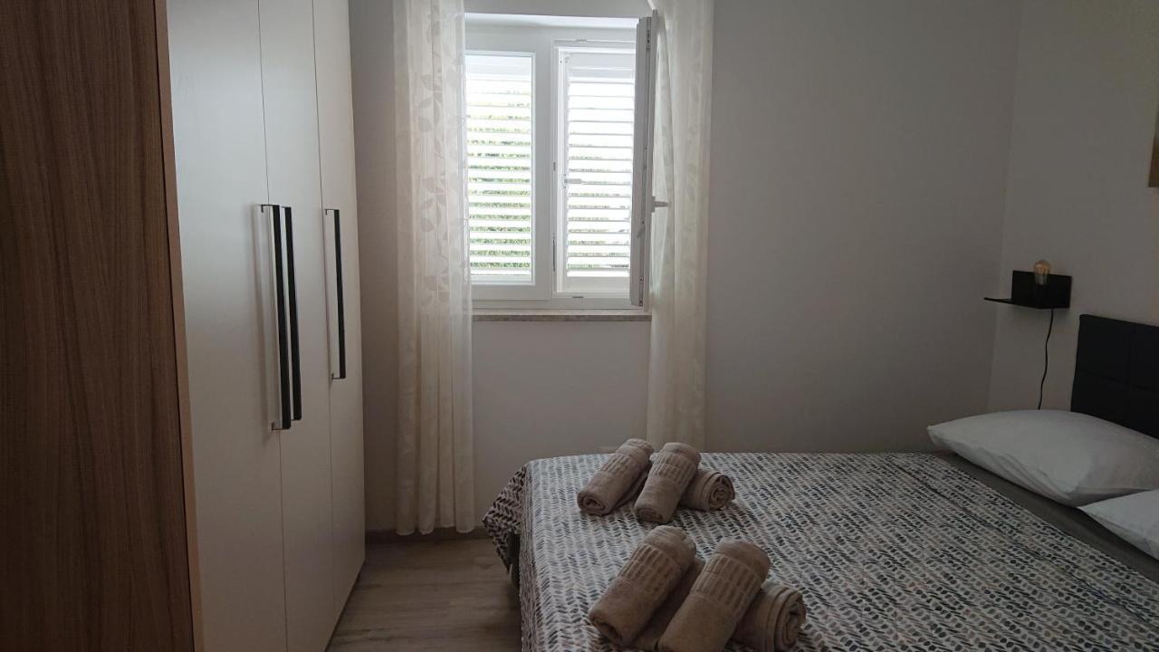 Irena Apartment Крес Екстериор снимка