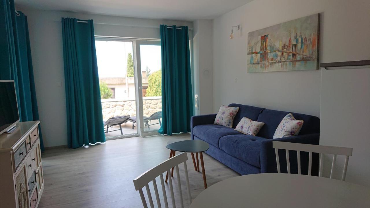 Irena Apartment Крес Екстериор снимка