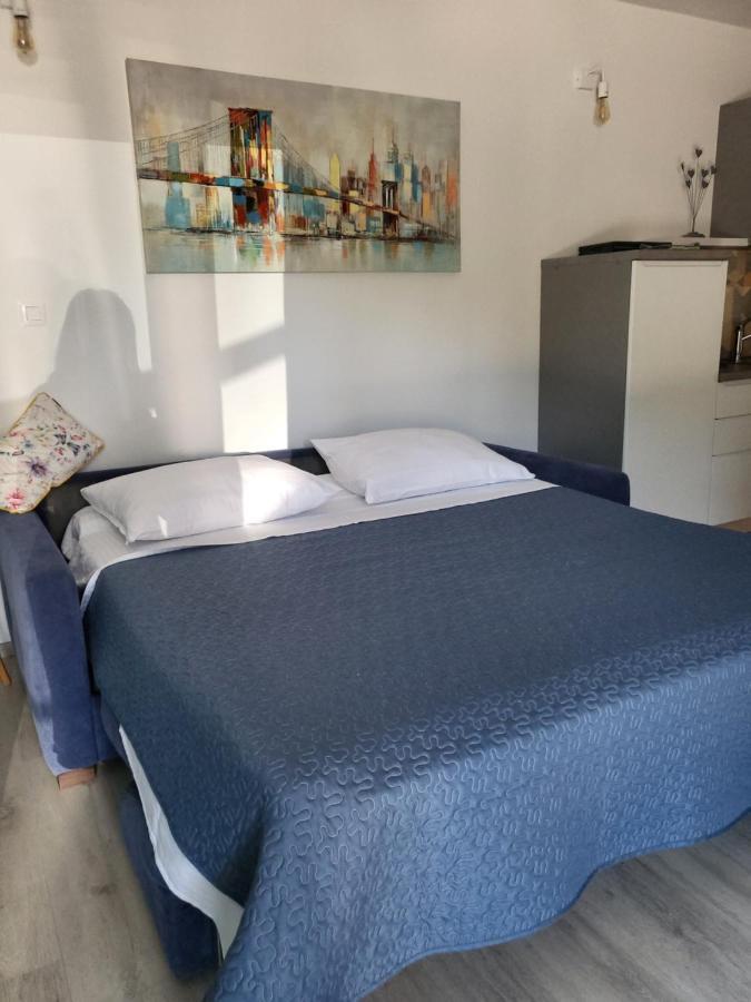 Irena Apartment Крес Екстериор снимка